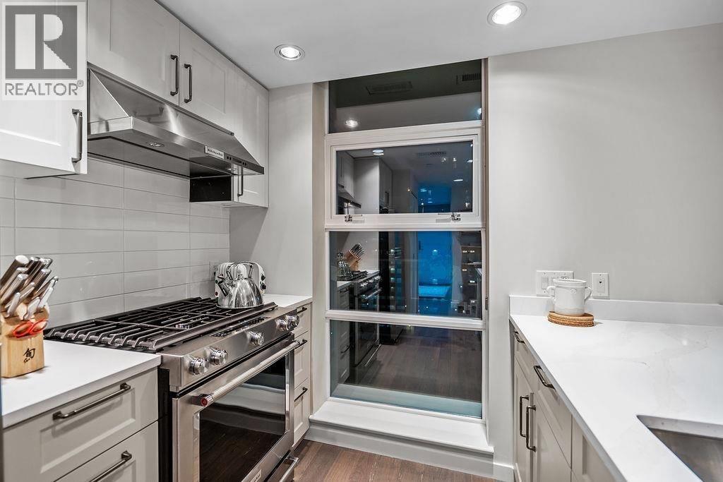 90X 638 BEACH CRESCENT