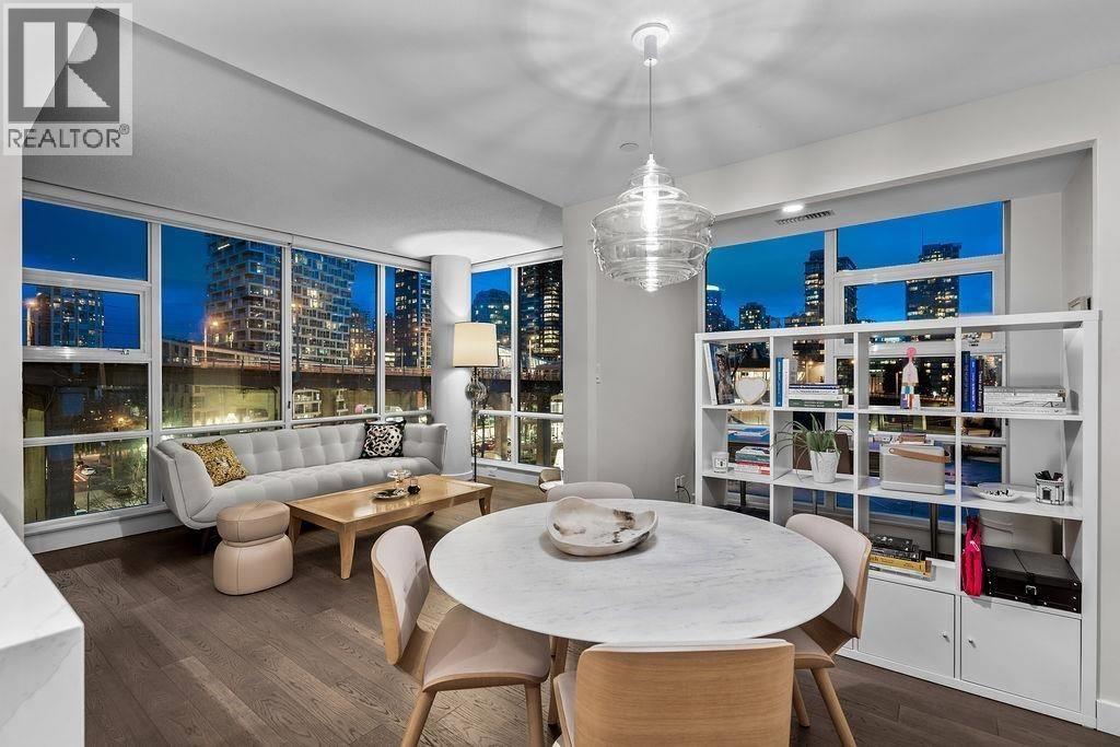 90X 638 BEACH CRESCENT
