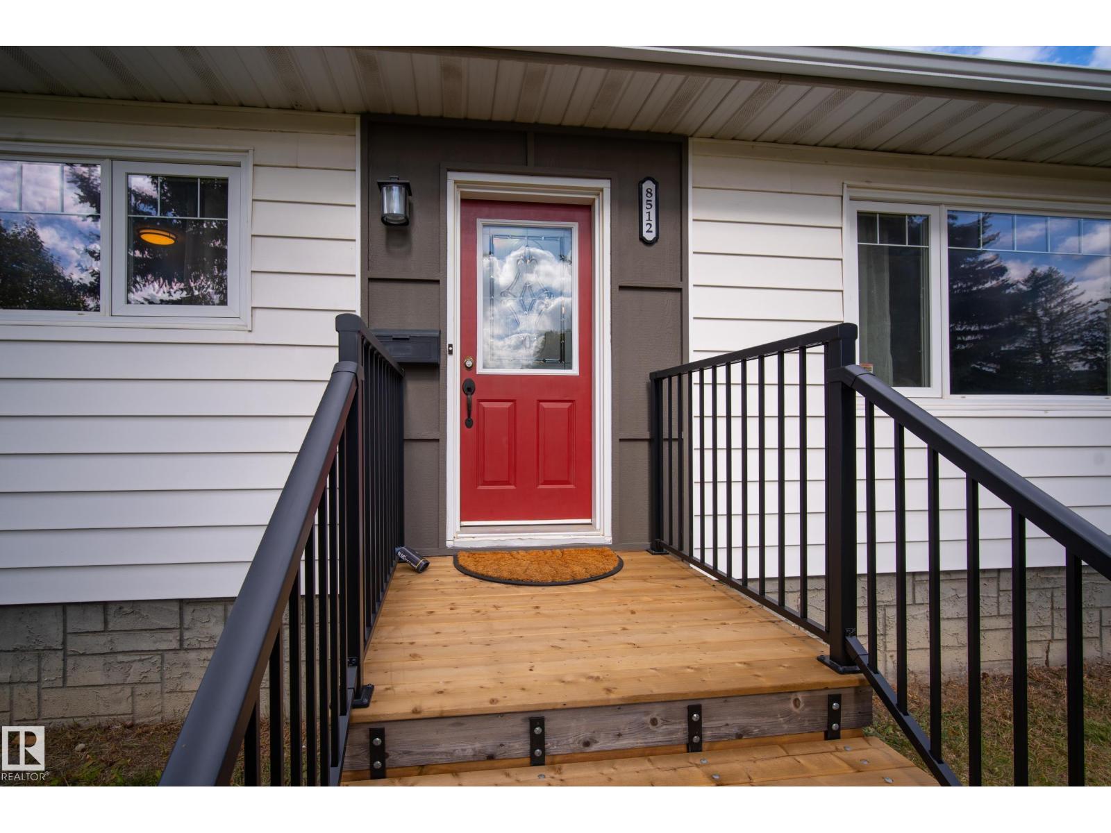 8512 74 AV NW
