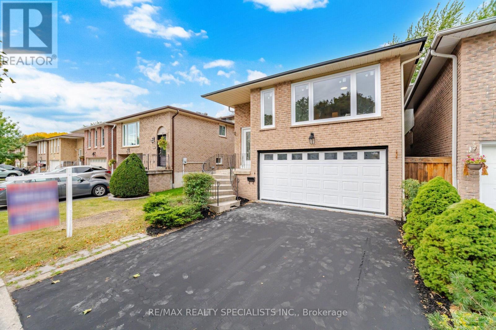 565 HAYWARD CRESCENT