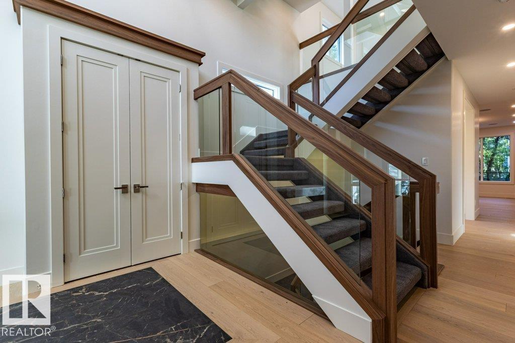 12306 39 AV NW