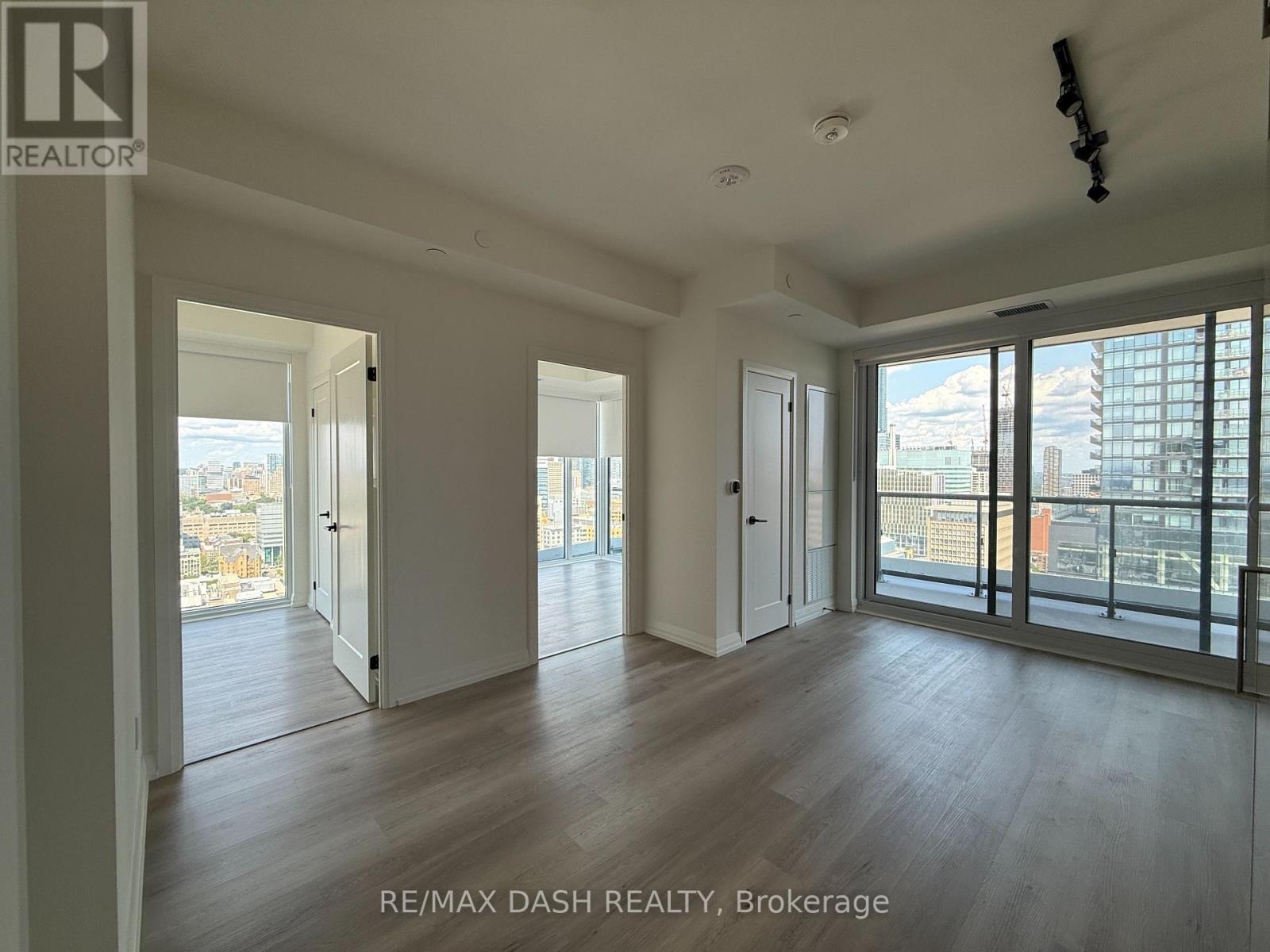 LP03 - 280 DUNDAS STREET W