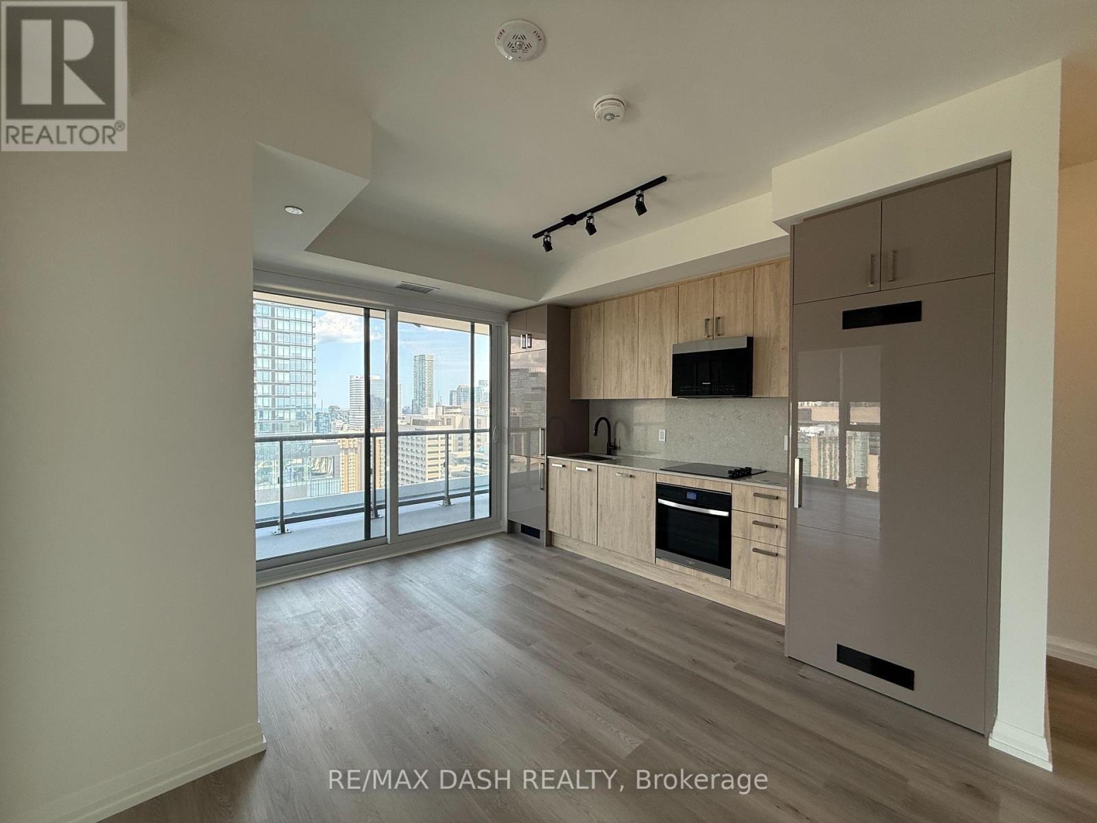 LP03 - 280 DUNDAS STREET W