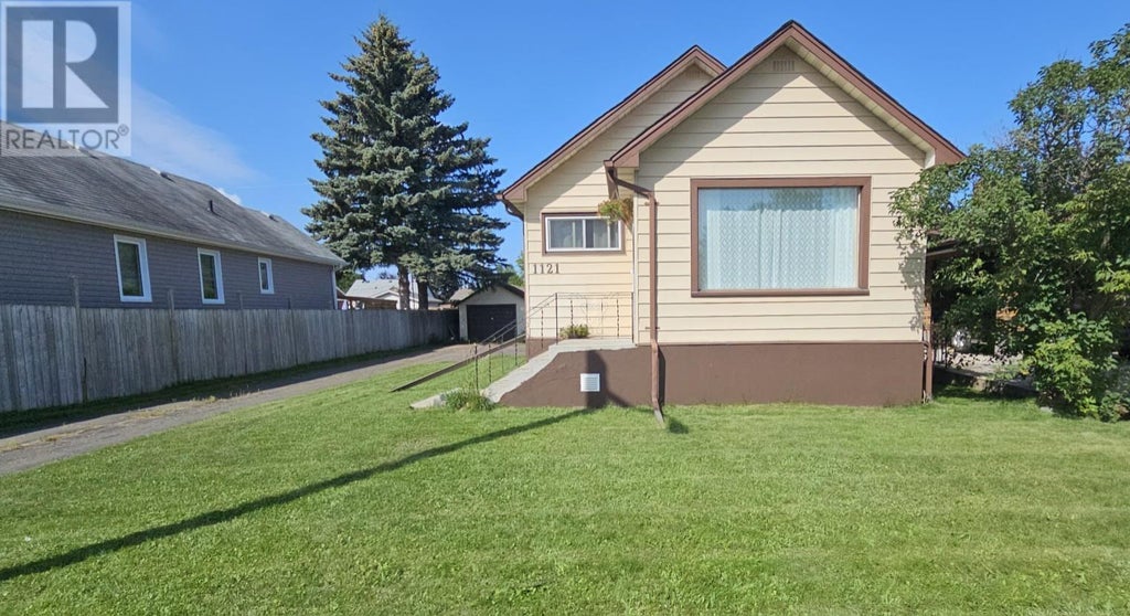 1121 CENTRE AVE