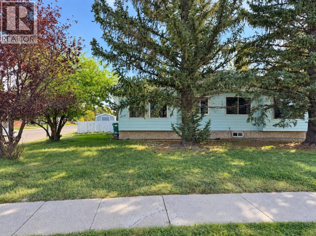 220 MCGILL BOULEVARD W, LETHBRIDGE, AB T1K 4C6 - Image 2829848652.jpeg?d=l