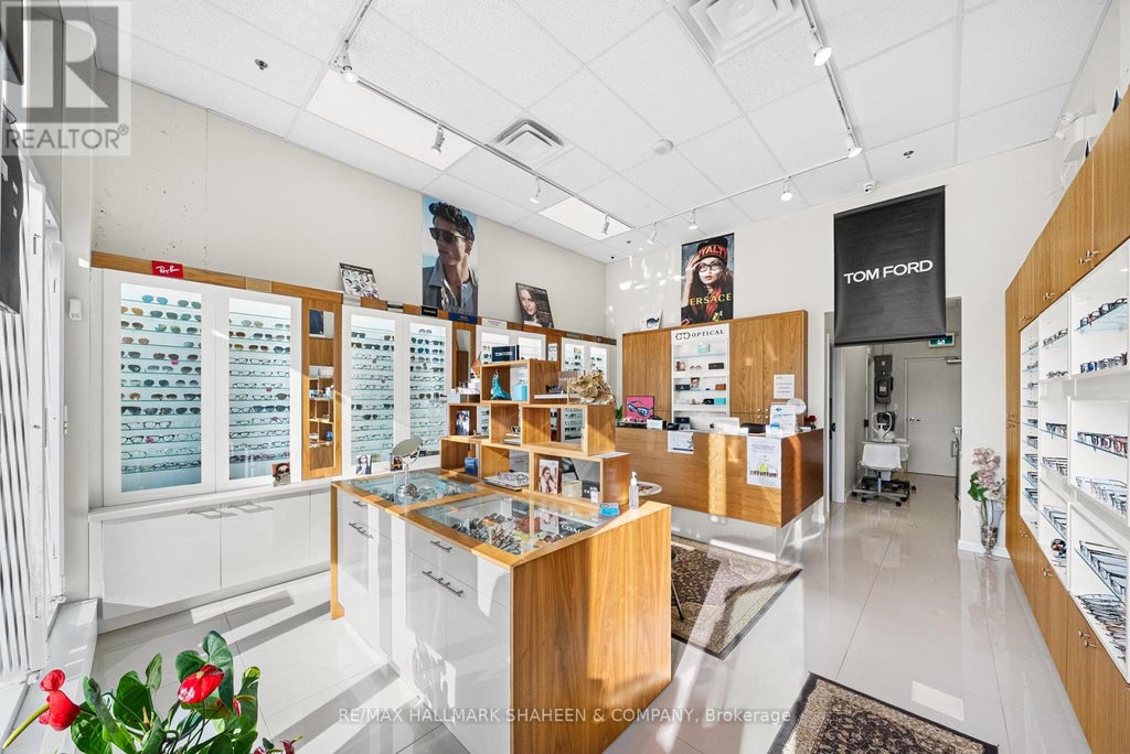 B10 - 9610 YONGE STREET