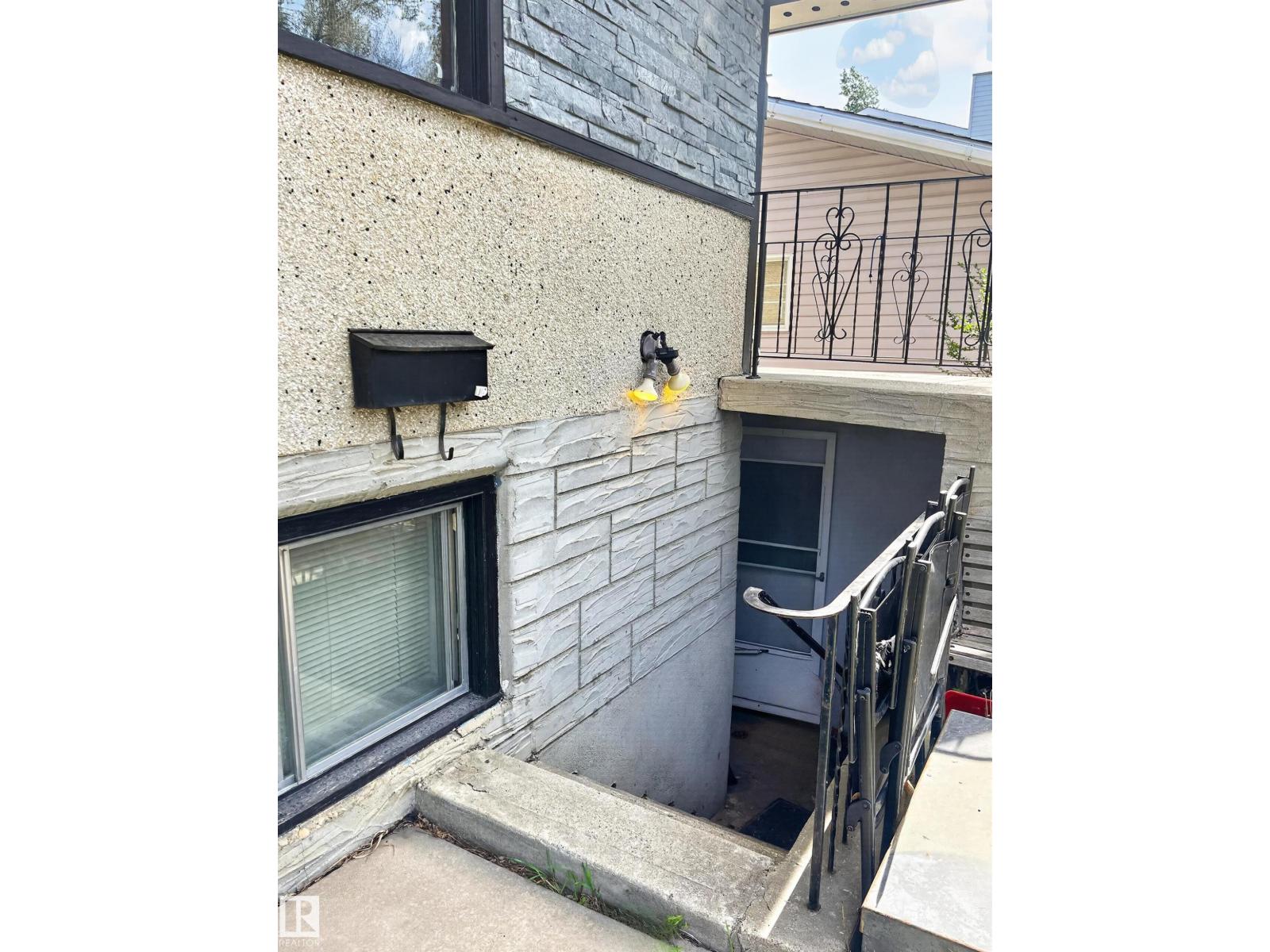 11043 / 11045 131 ST NW