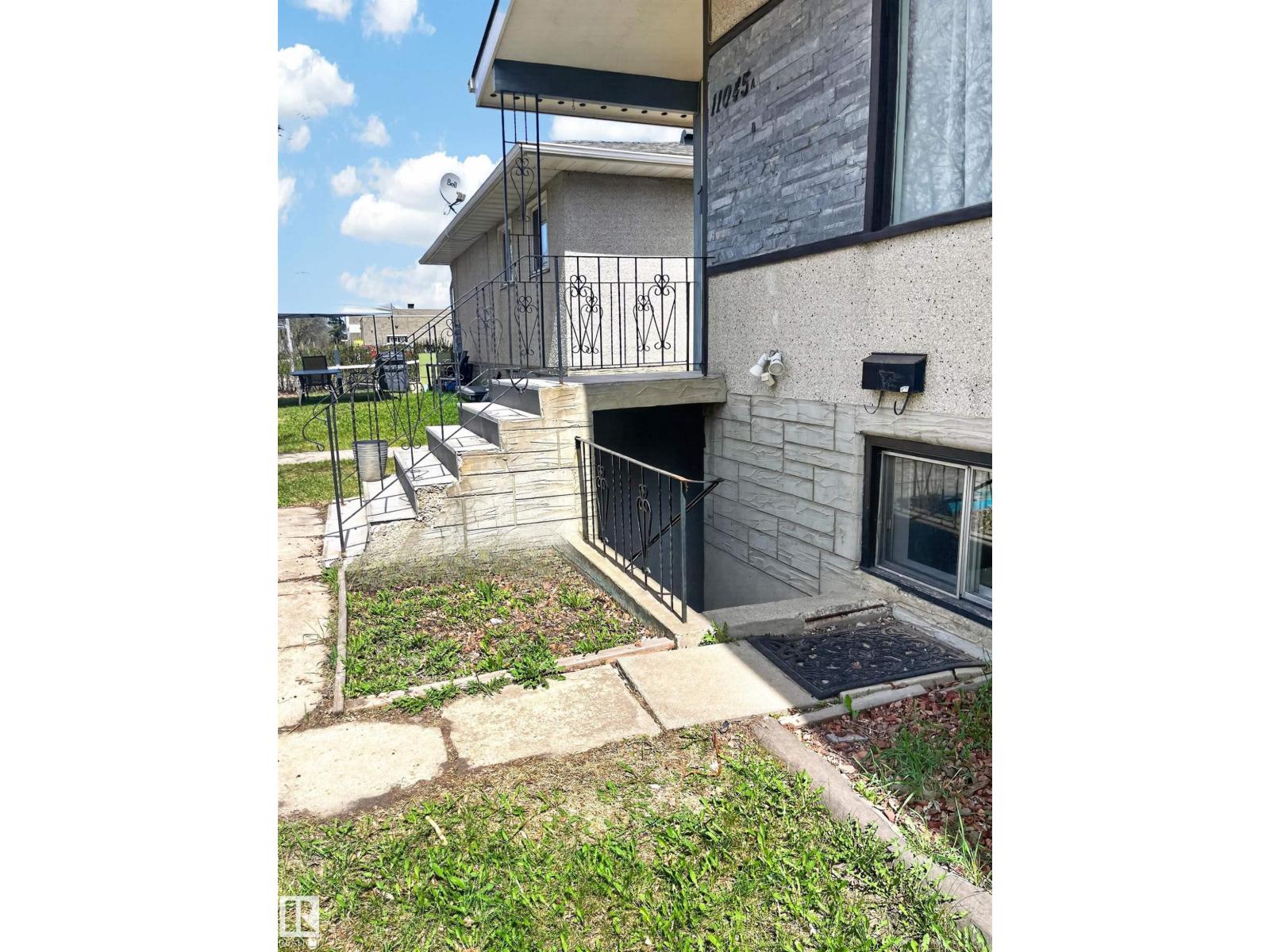 11043 / 11045 131 ST NW