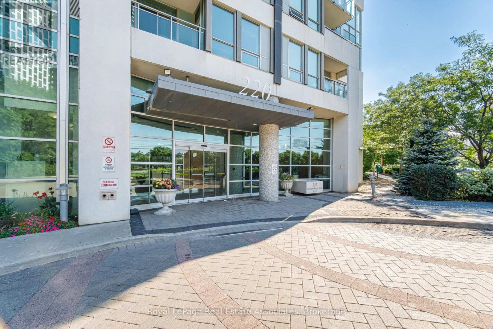 305 - 220 BURNHAMTHORPE ROAD W
