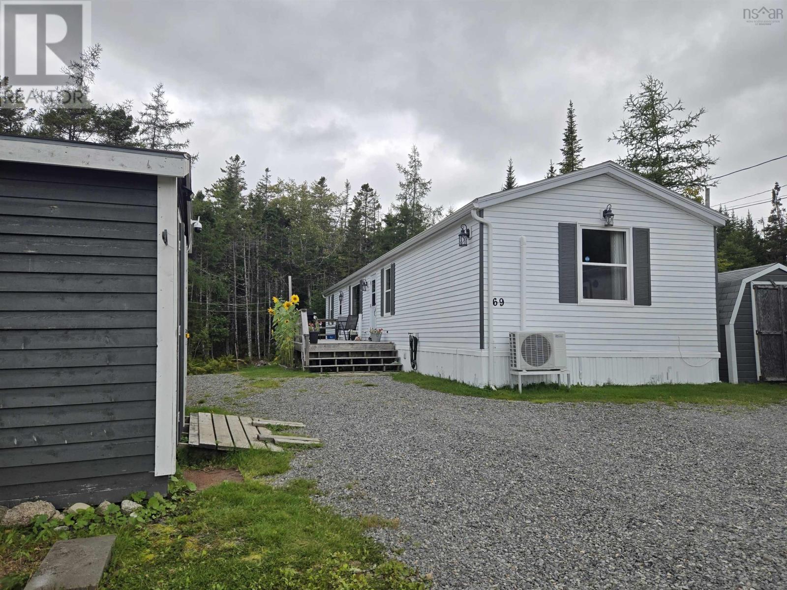69 De Raymond Street
