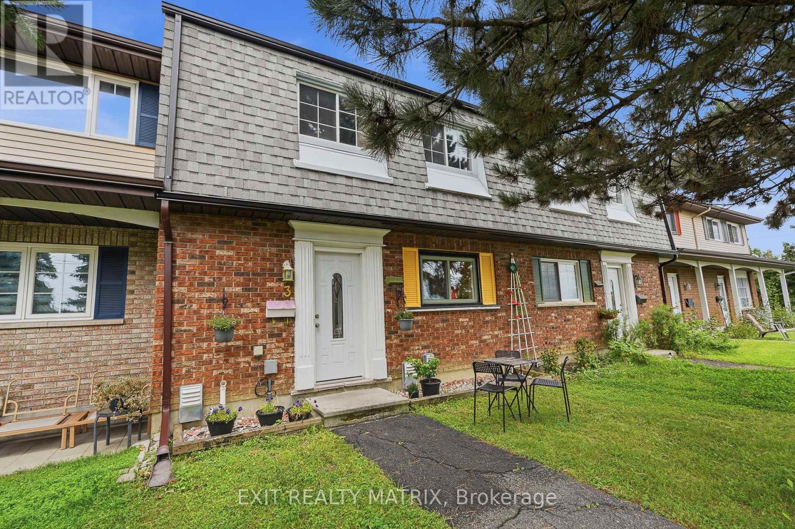 3 - 1661 HERON ROAD - Photo 2