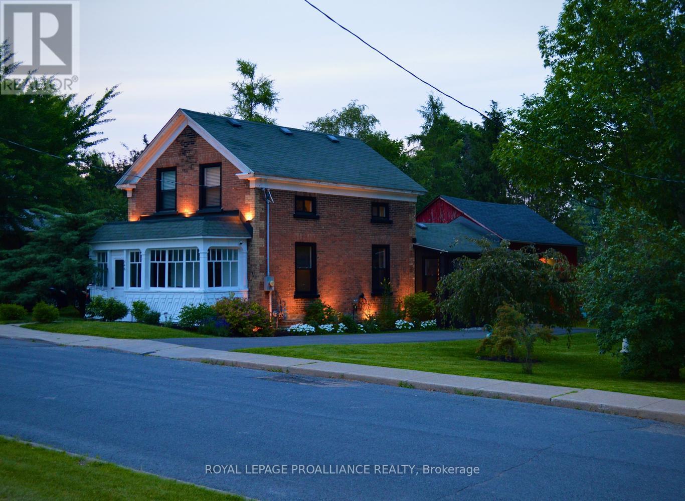 346 RUSSELL STREET