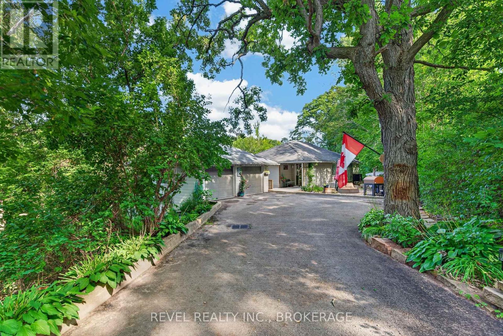 5383 RIDEAU ROAD