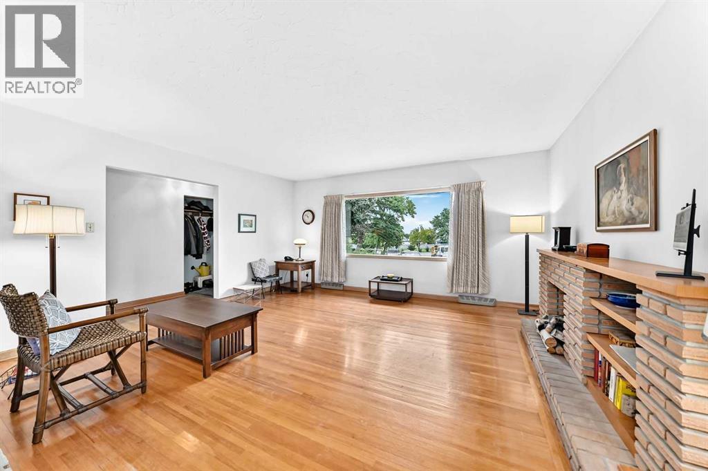 14 Carnarvon Way NW