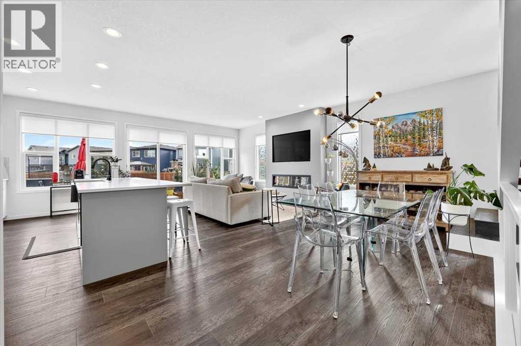 32 Cranbrook Bay SE