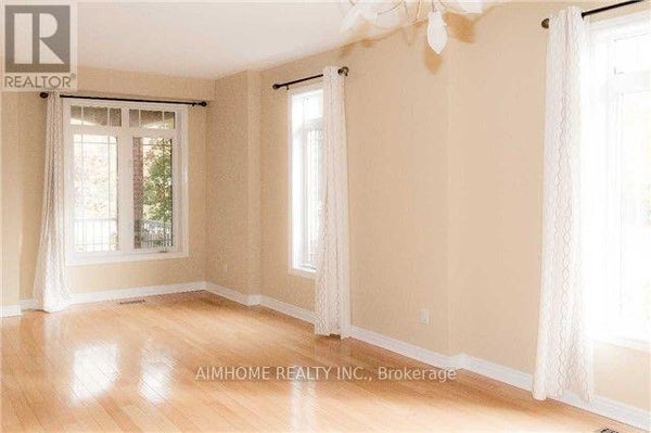 93 Bel Canto Cres, Richmond Hill (Oak Ridges Lake Wilcox), ON 3