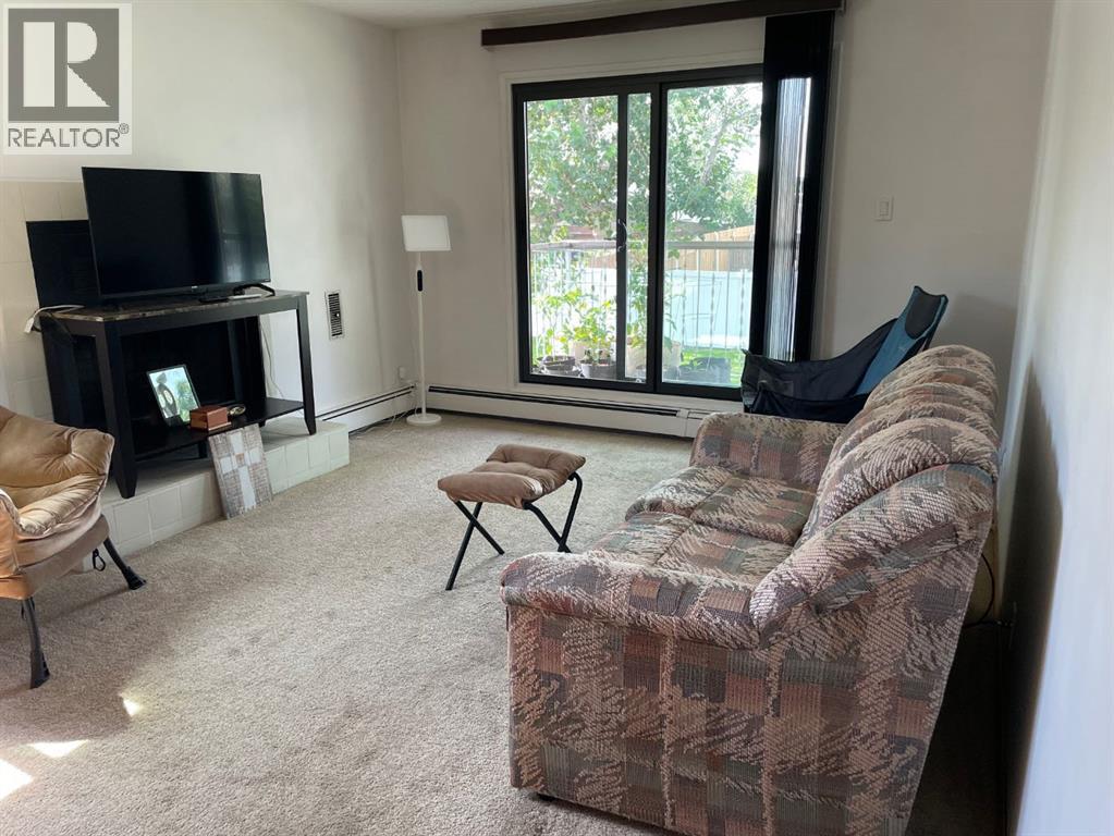 207, 855 Columbia Boulevard W