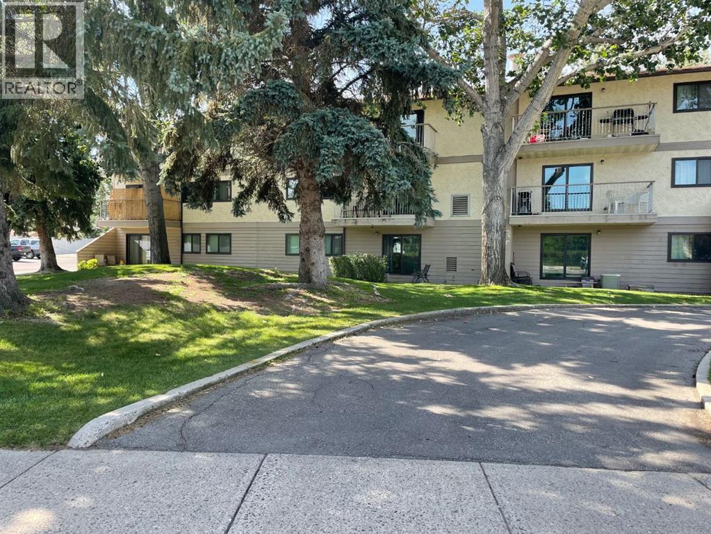 207, 855 Columbia Boulevard W