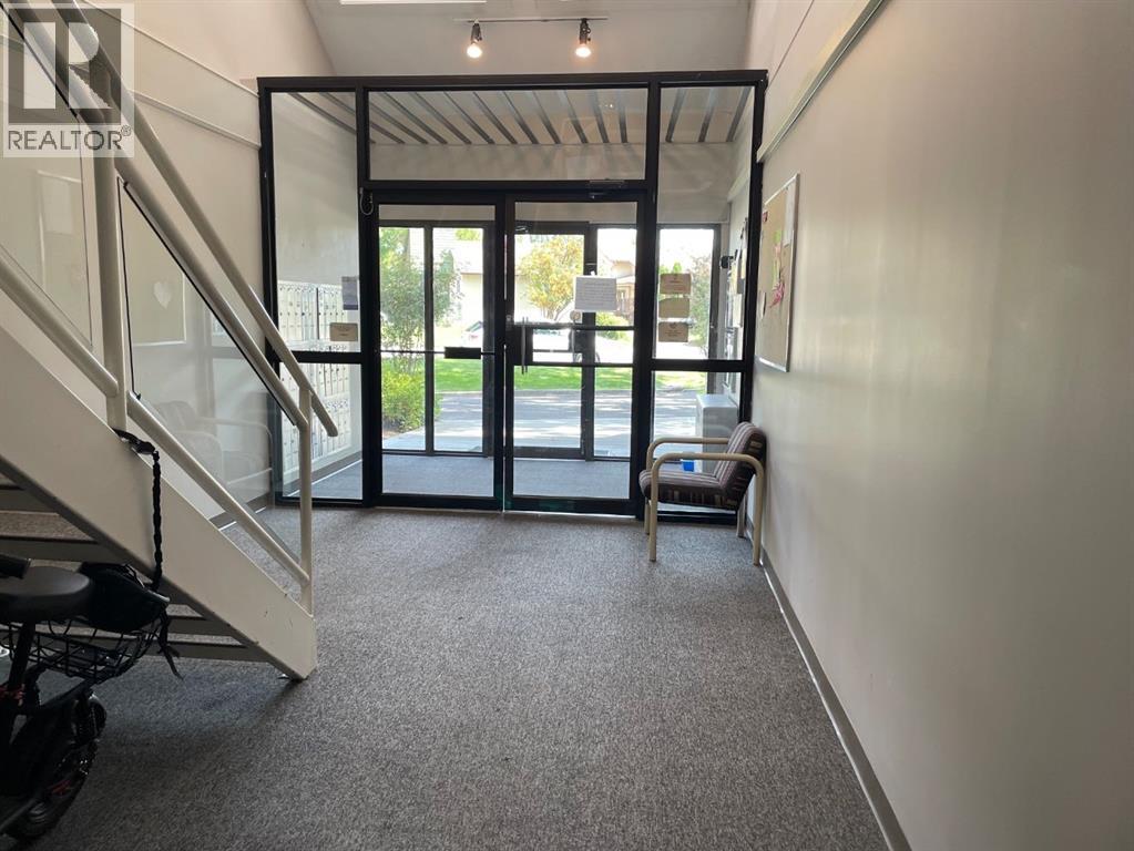 207, 855 Columbia Boulevard W