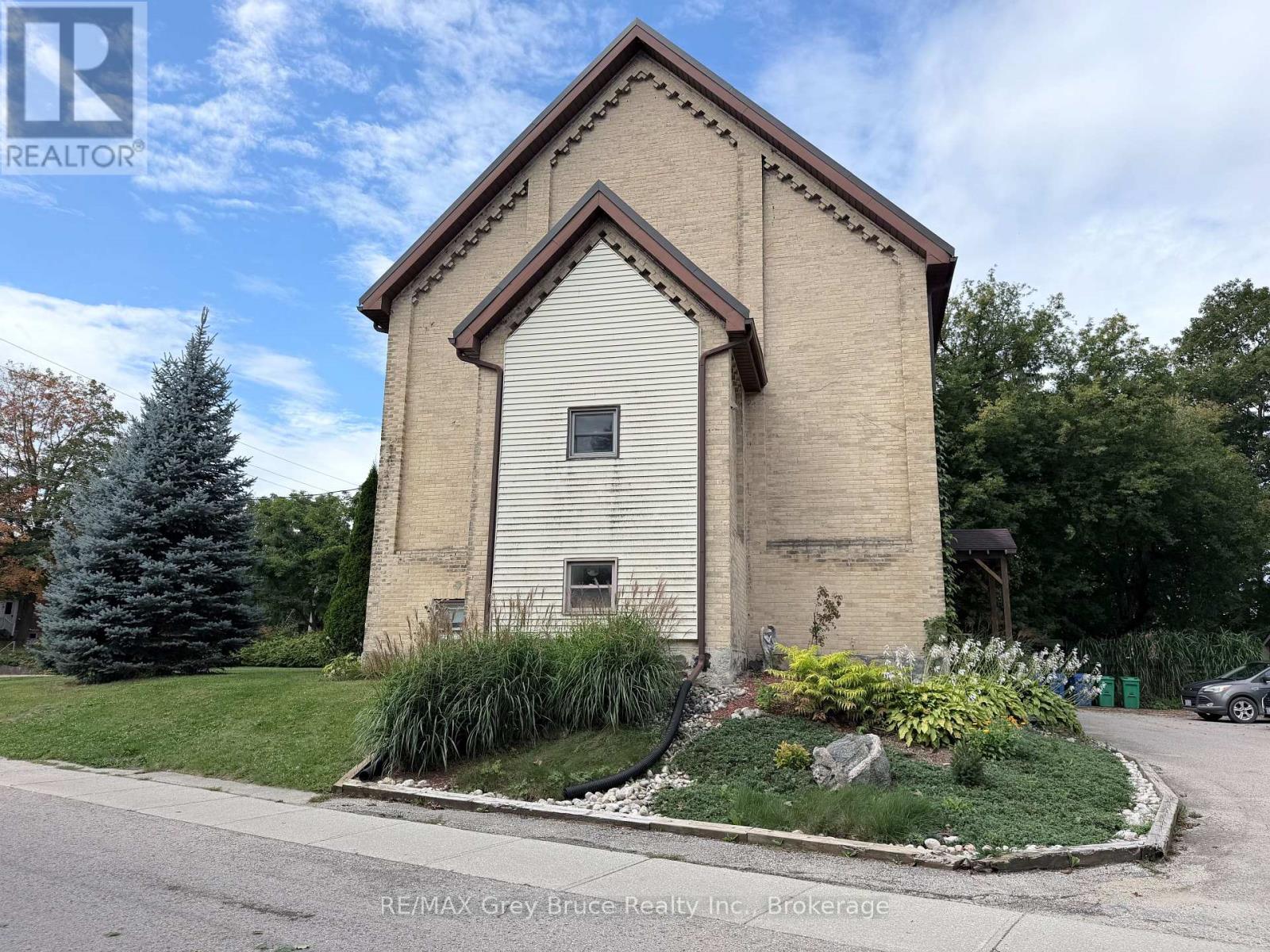UNIT 5 - 108 QUEEN STREET N