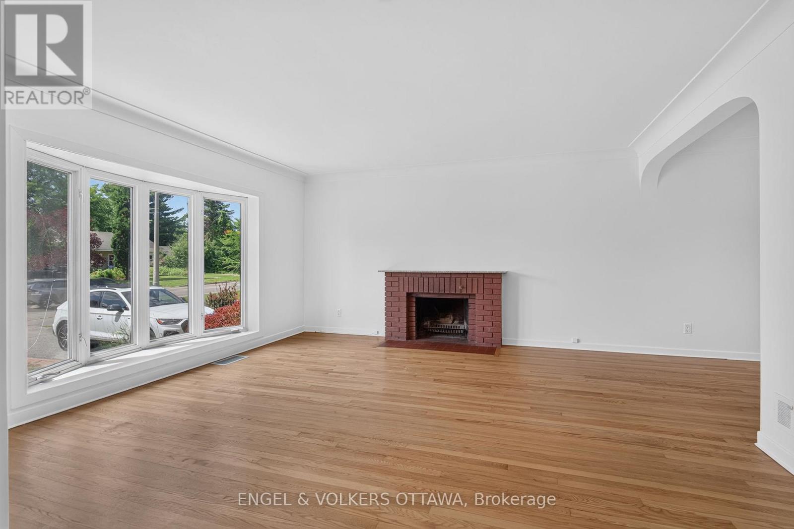 2439 ALTA VISTA DRIVE