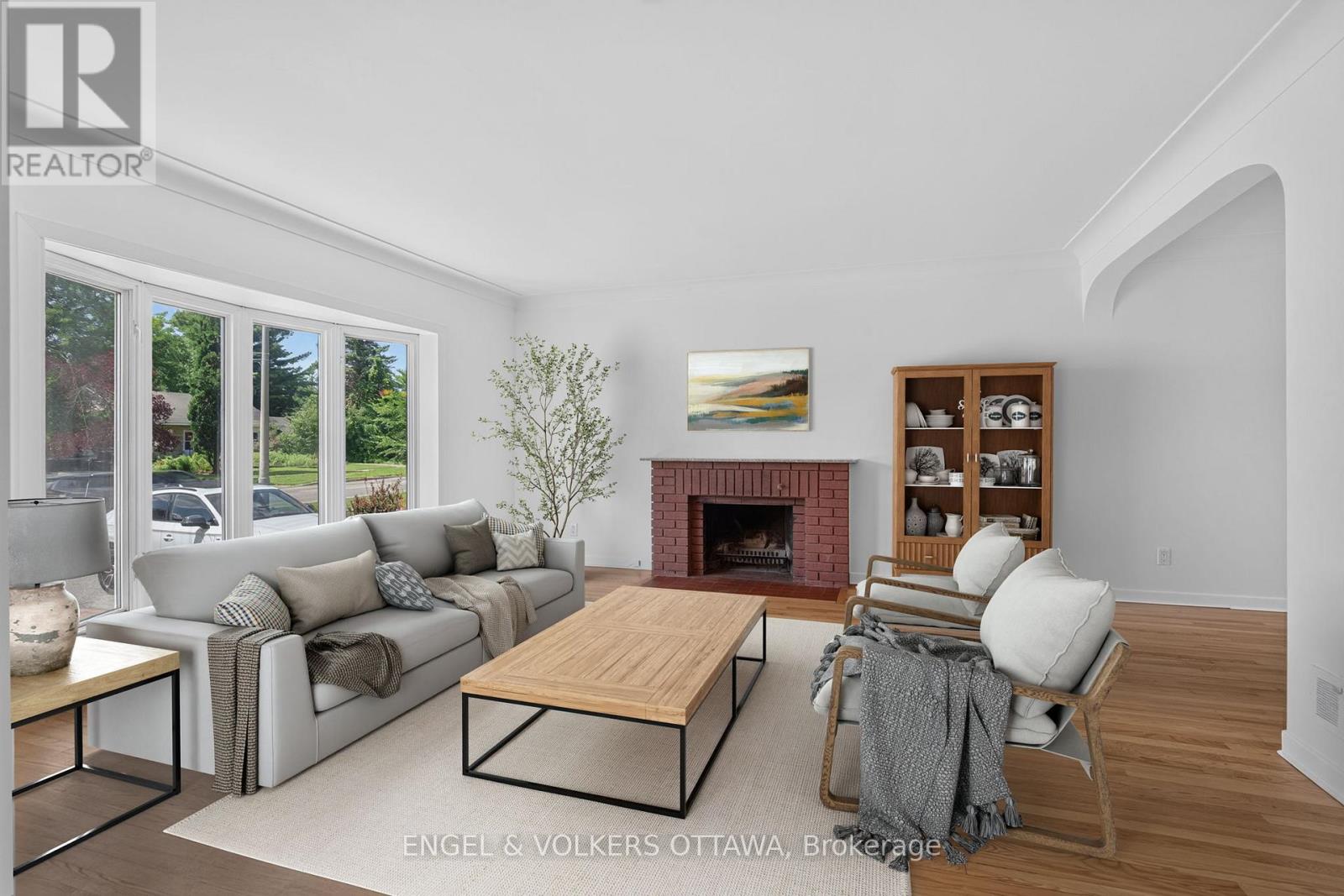 2439 ALTA VISTA DRIVE