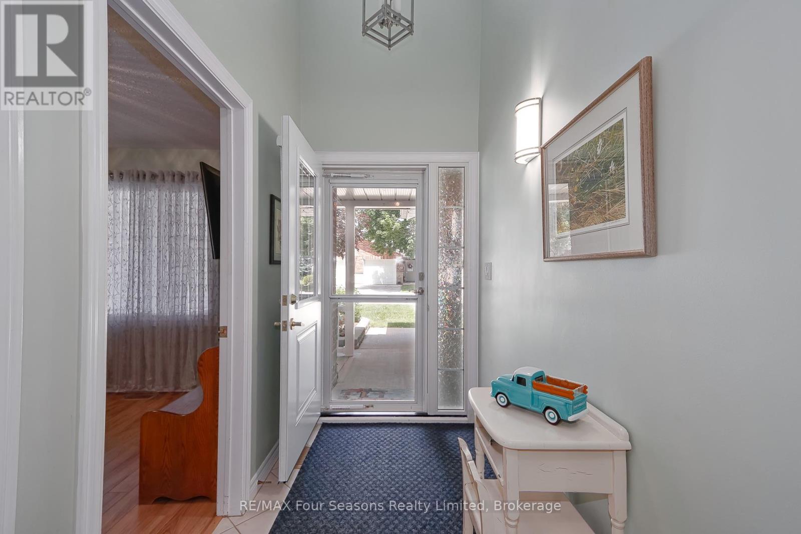 27 - 275 HURON STREET