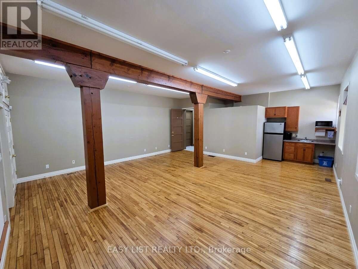 15 JOHN STREET E