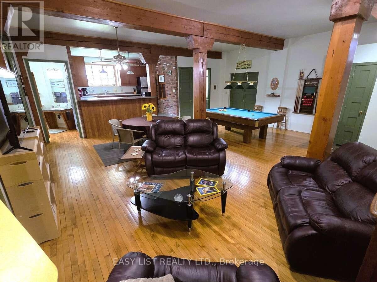 15 JOHN STREET E