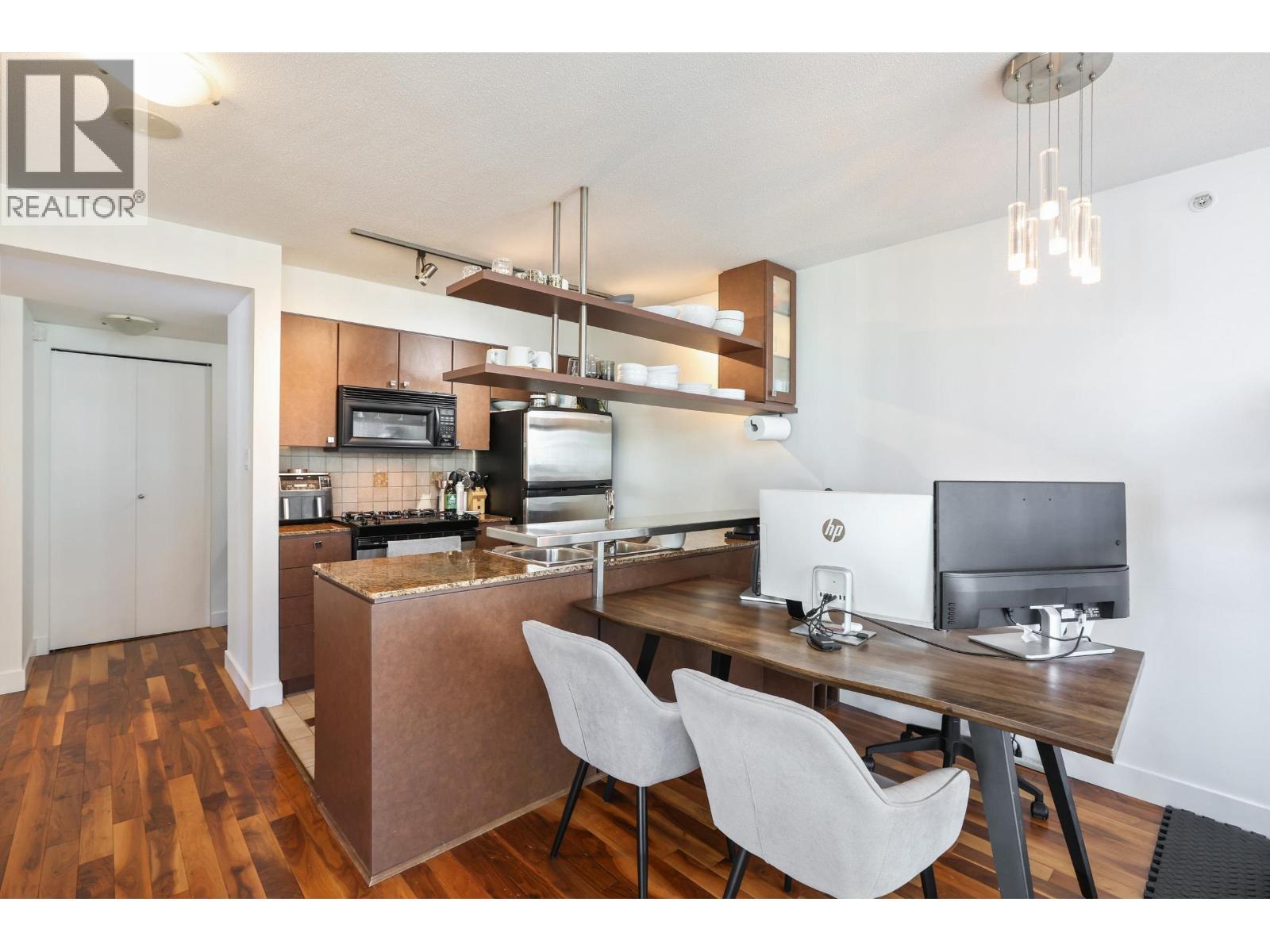 1906 1438 RICHARDS STREET