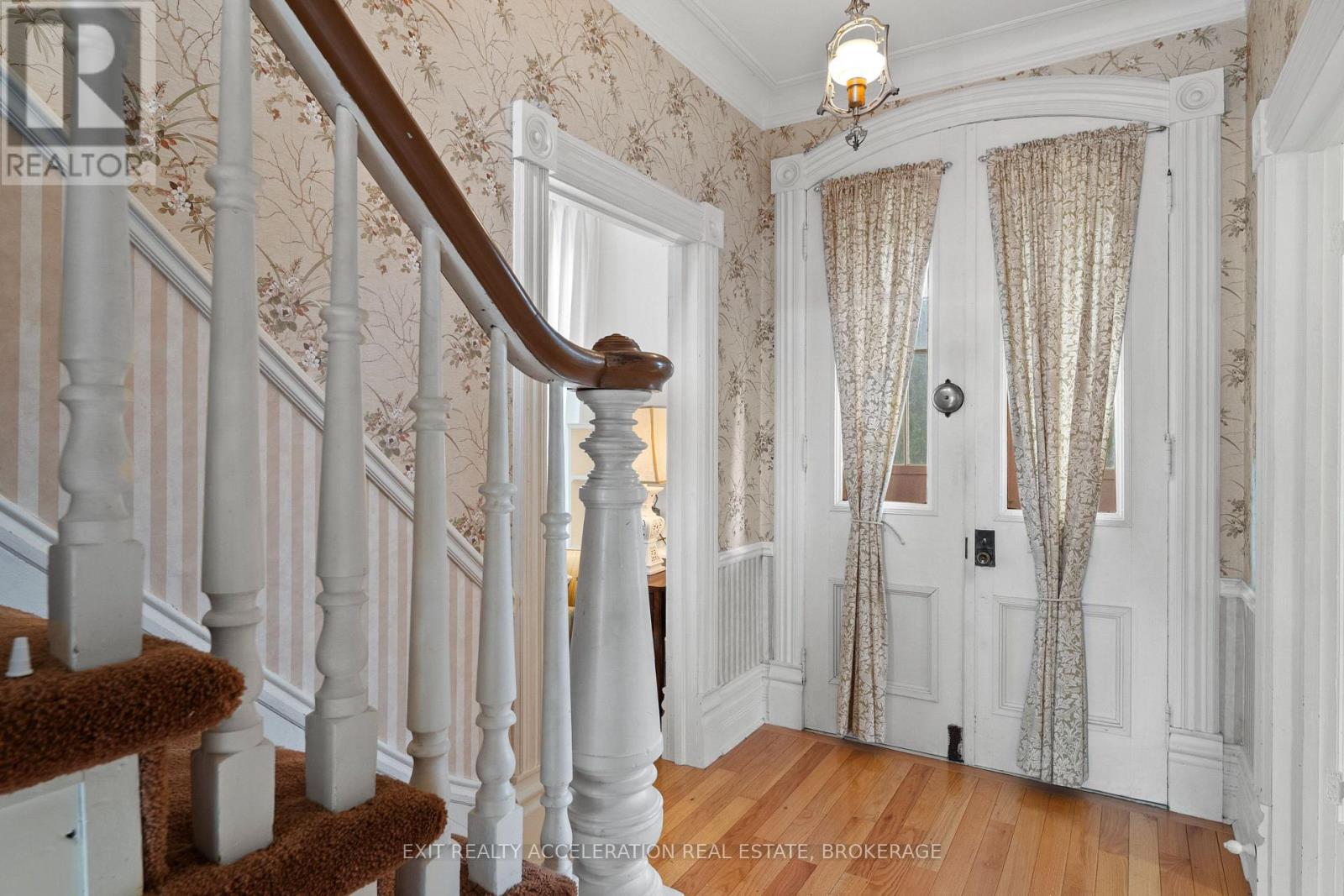 182 WATER STREET W