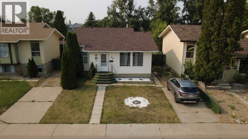 96 Simpson Crescent SE