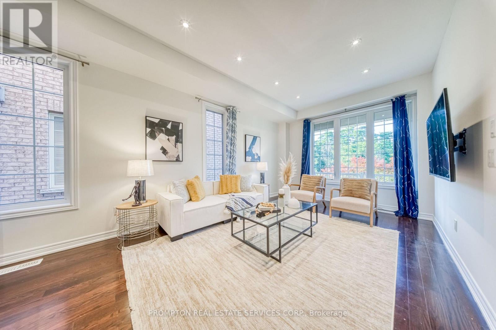 2762 DONALD COUSENS PARKWAY
