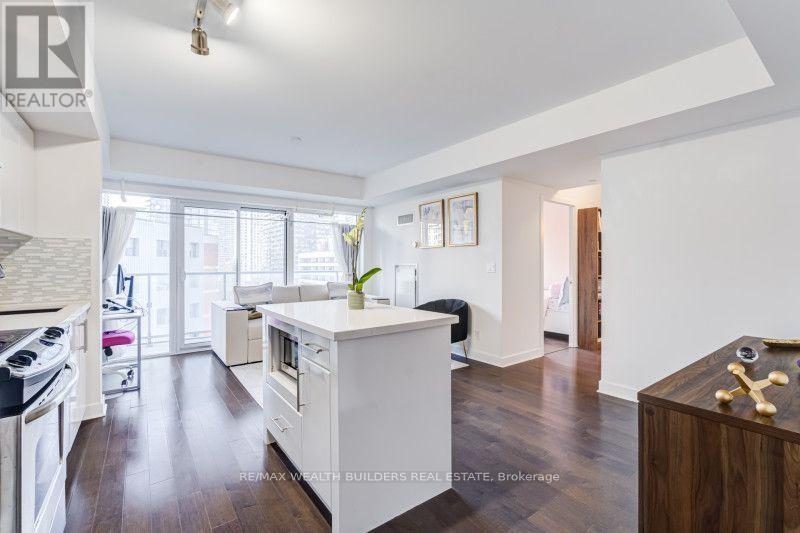 1707 - 58 ORCHARD VIEW BOULEVARD