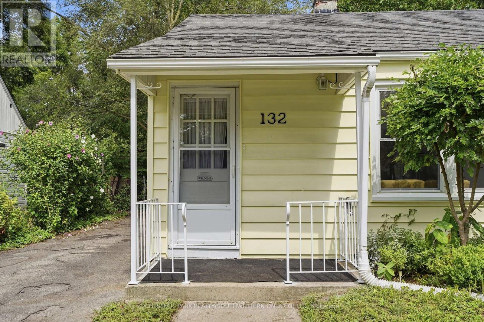 132 SPADINA ROAD E
