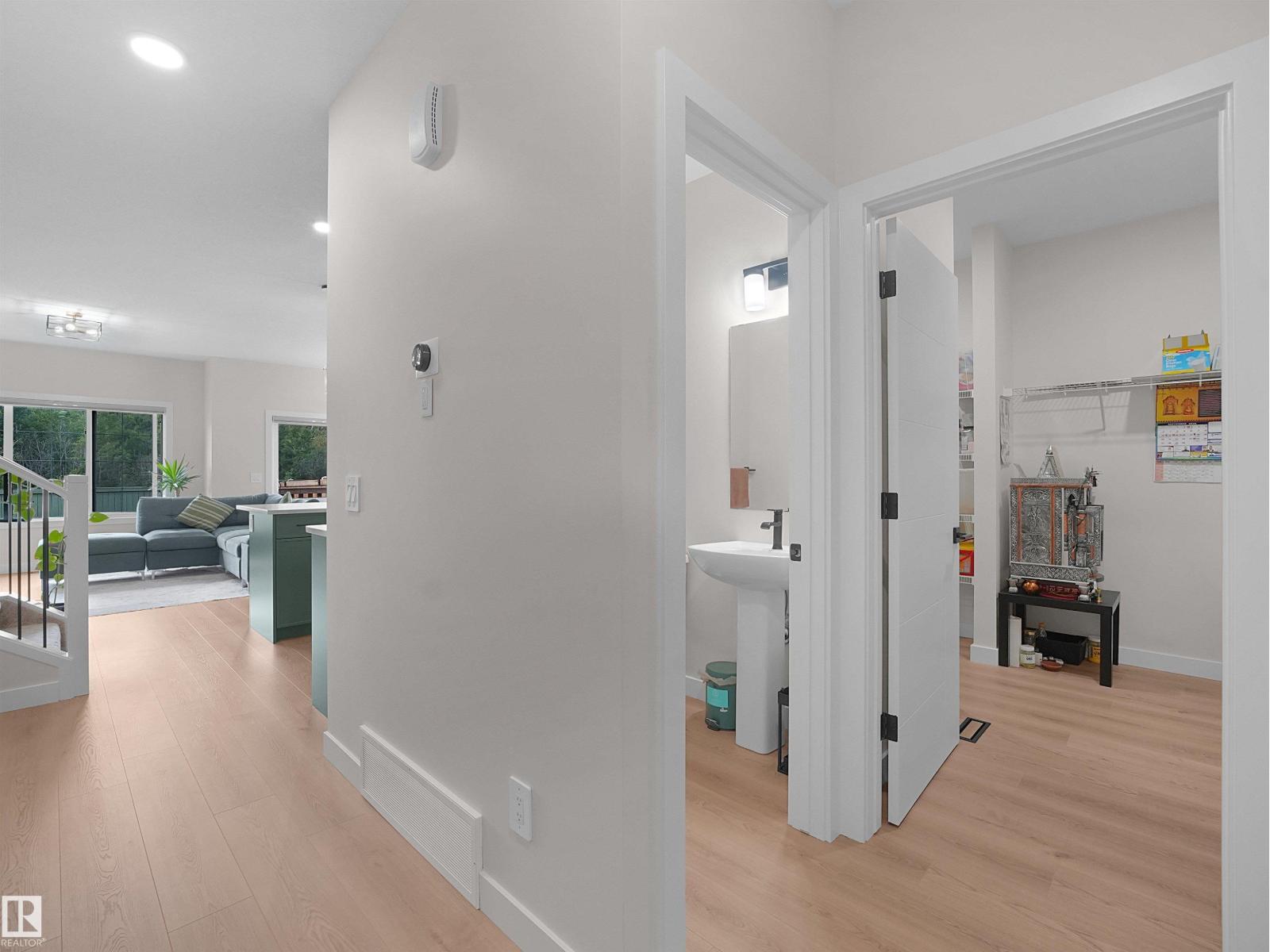3724 214 ST NW