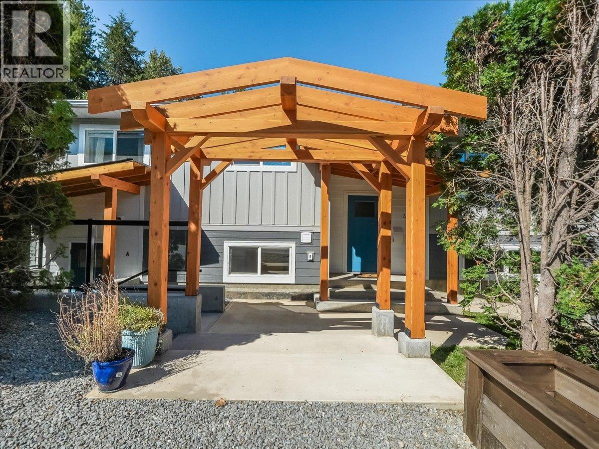 324 Richards Street W