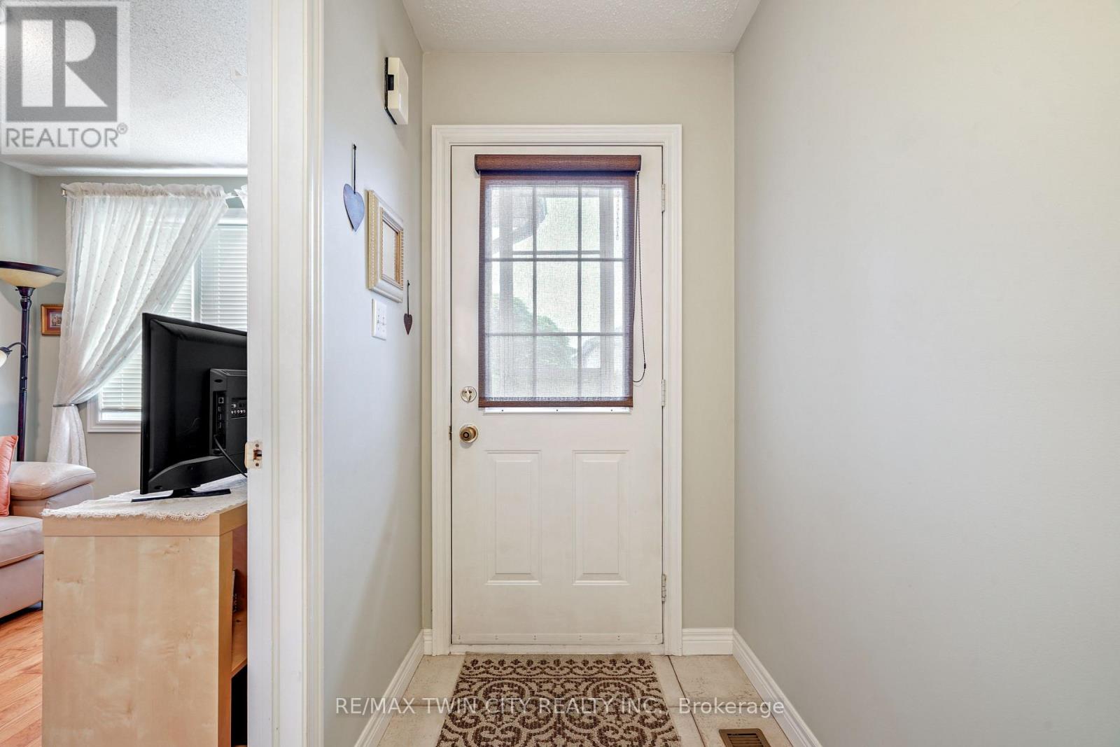 11 - 1 BUCHANAN CRESCENT