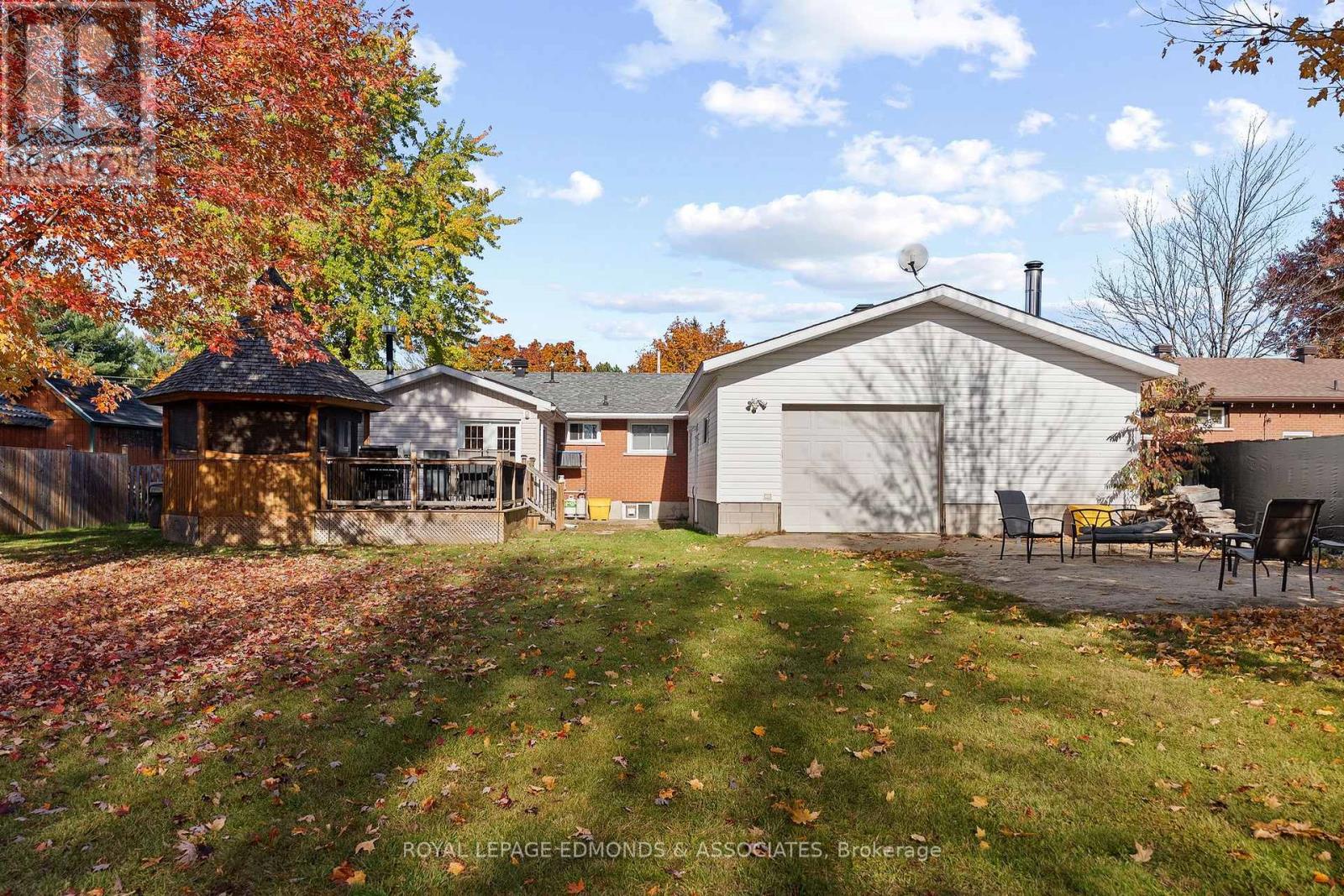 10 SUNSET CRESCENT
