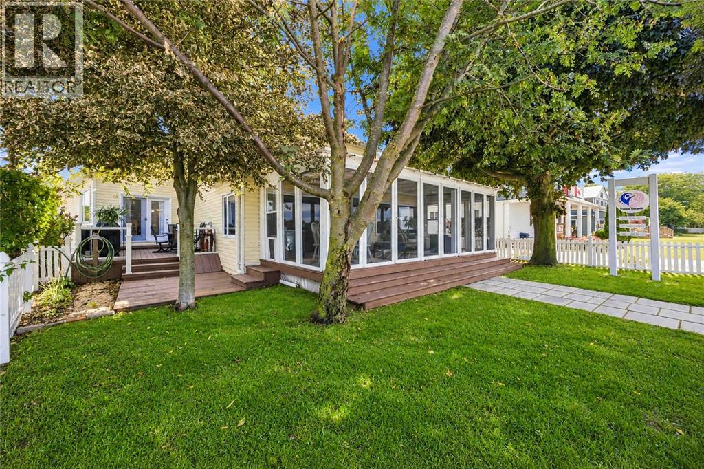 4232 St Clair PARKWAY - Photo 2