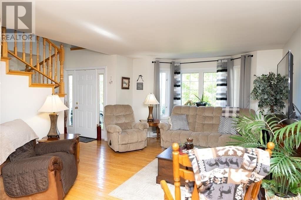 12 Lakeview Place