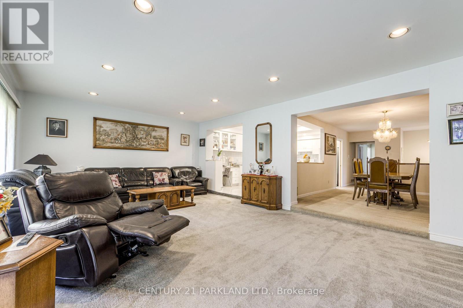 22 WATERFIELD DRIVE