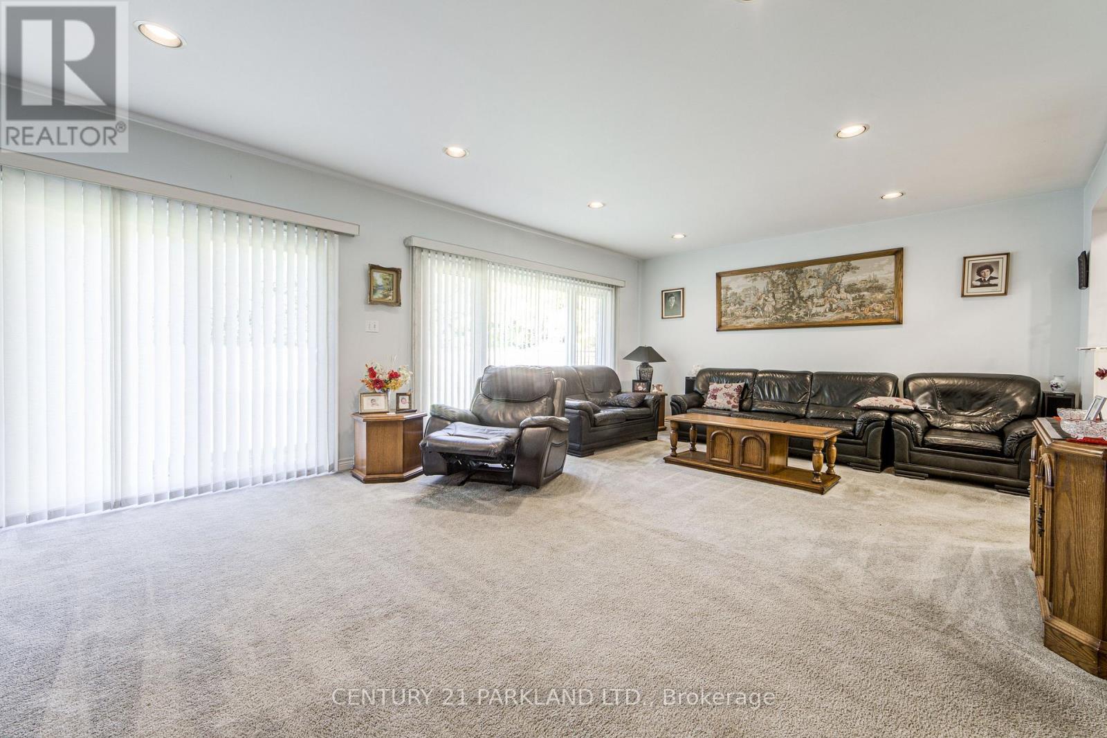 22 WATERFIELD DRIVE