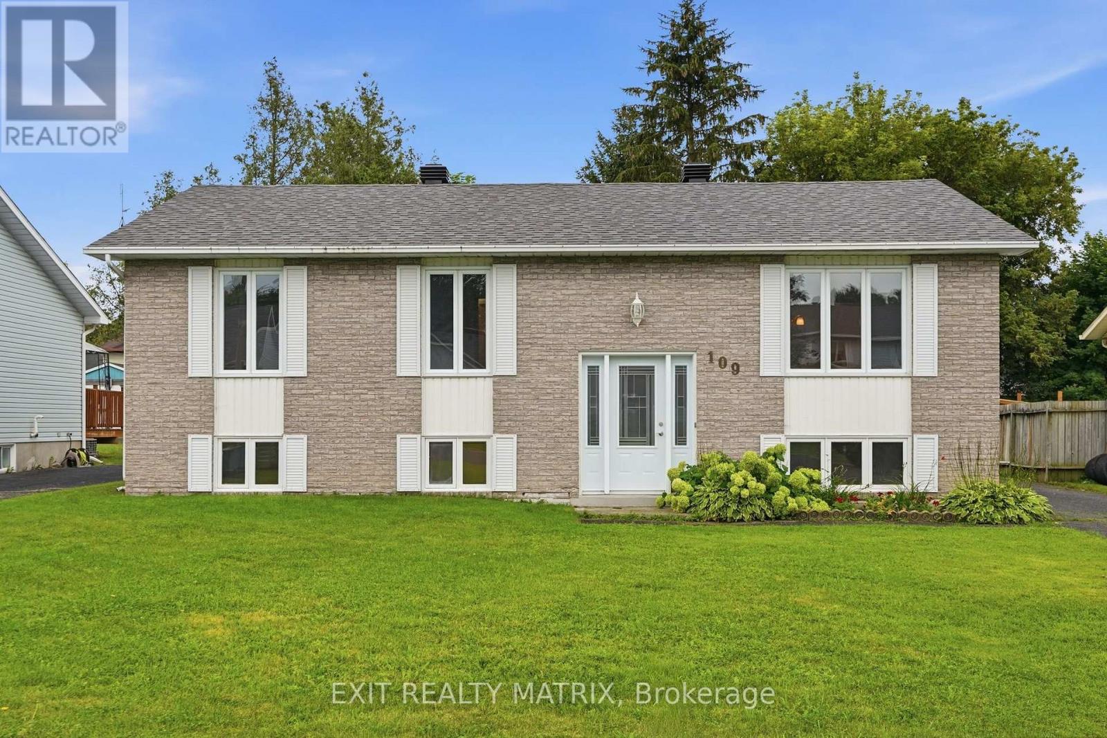 109 OSWALD STREET - Photo 2