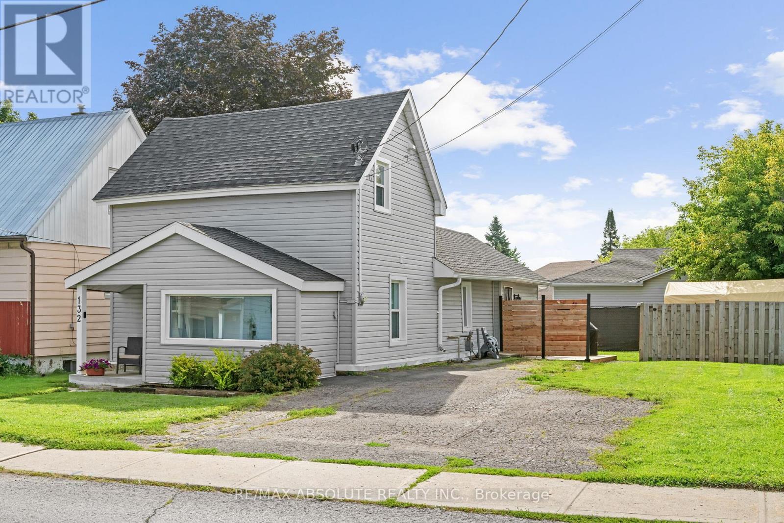 132 EDWARD STREET S