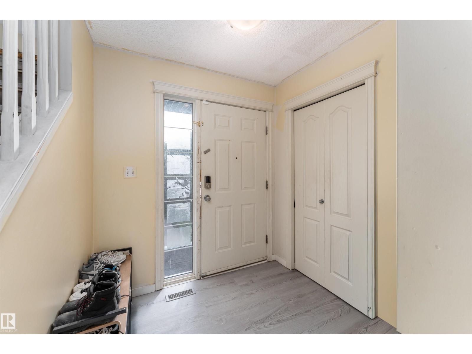 8910 7 AV SW