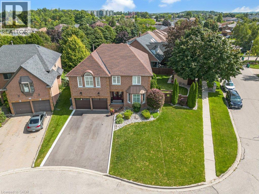 39 FALCON Court