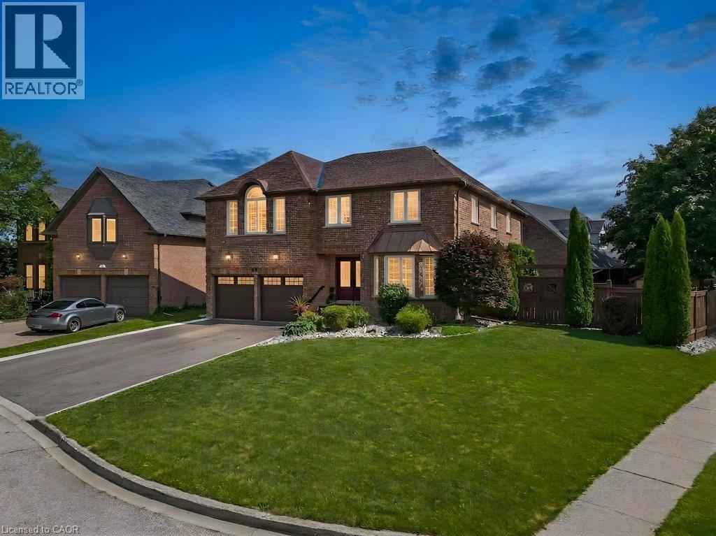 39 FALCON Court