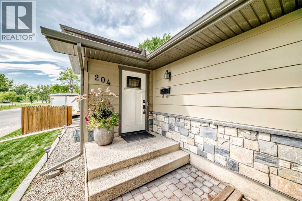 204 Midridge Crescent SE