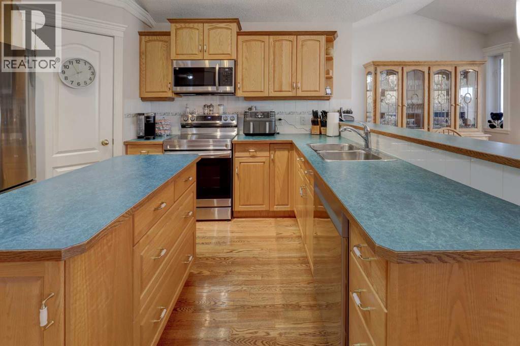 45 Panorama Hills Manor NW